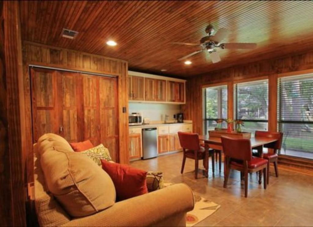 ไลฟ์ โอคส์ เบด แอนด์ เบรคฟาสต์ Bed & Breakfast ยูวัลด์ ภายนอก รูปภาพ