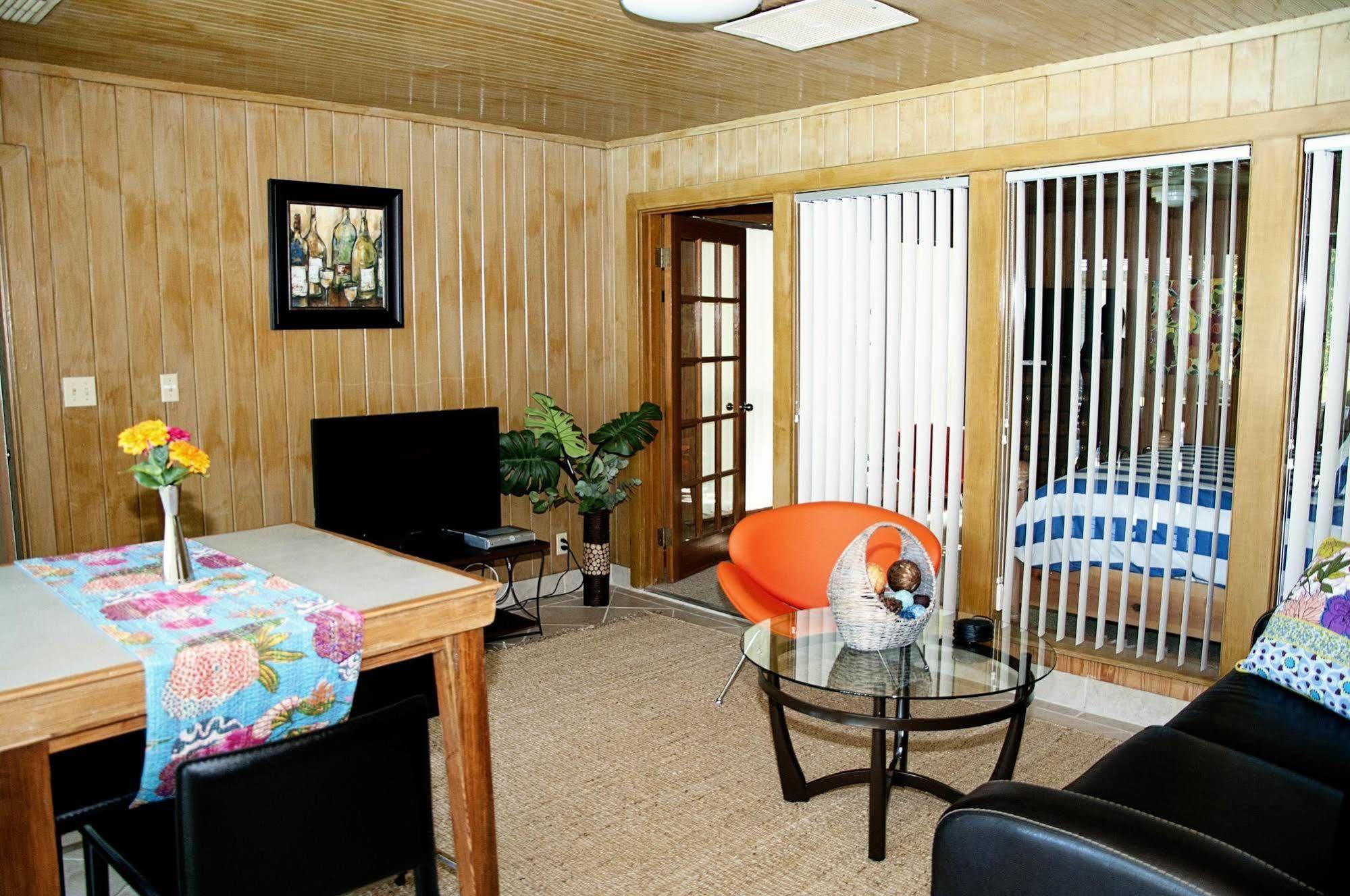 ไลฟ์ โอคส์ เบด แอนด์ เบรคฟาสต์ Bed & Breakfast ยูวัลด์ ภายนอก รูปภาพ