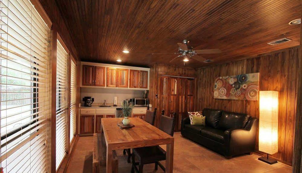 ไลฟ์ โอคส์ เบด แอนด์ เบรคฟาสต์ Bed & Breakfast ยูวัลด์ ภายนอก รูปภาพ